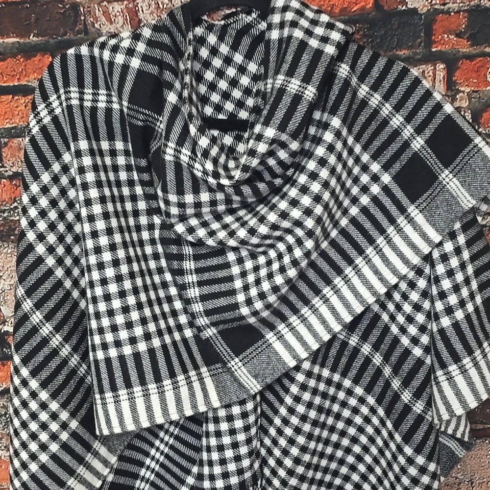 Black and White Plaid Shawl, Size OS